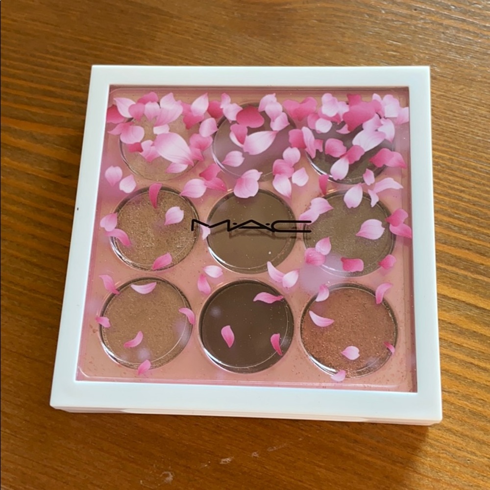 Mac Cosmetics in Boom boom bloom Eyeshadow Palette